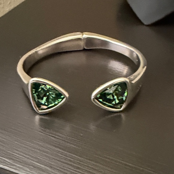 UNO de 50 Jewelry - REDUCED 💚NWOT Stunning Silver Cuff bracelet  with Green Gemstone
